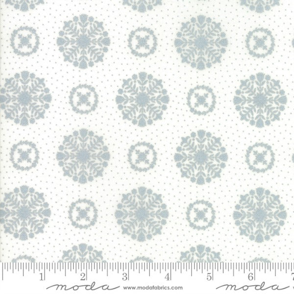 Vintage Holiday by Bonnie and Camille - Snowflakes in Grey Metallic (55166-18M)